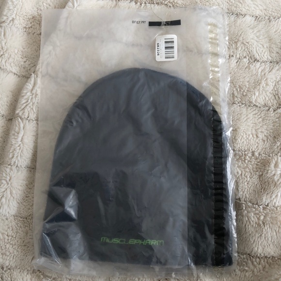 Muscle Pharm beanie - Picture 3 of 3
